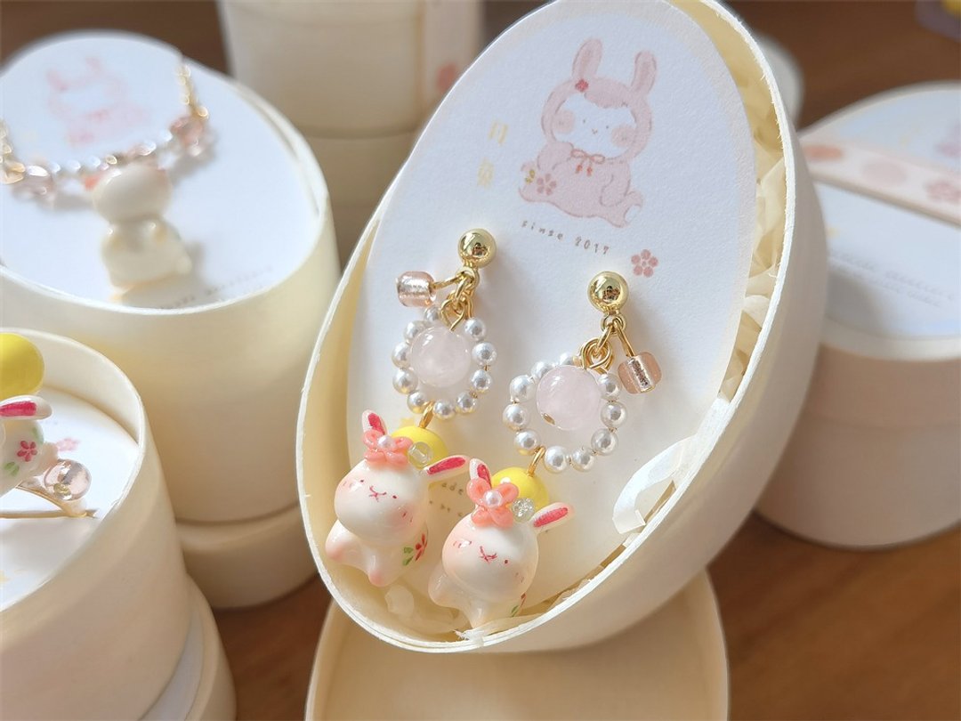 miniature moon rabbit earing 月亮兔兔耳环&amp;耳夹 - 耳环/耳夹 - 粘土 粉红色