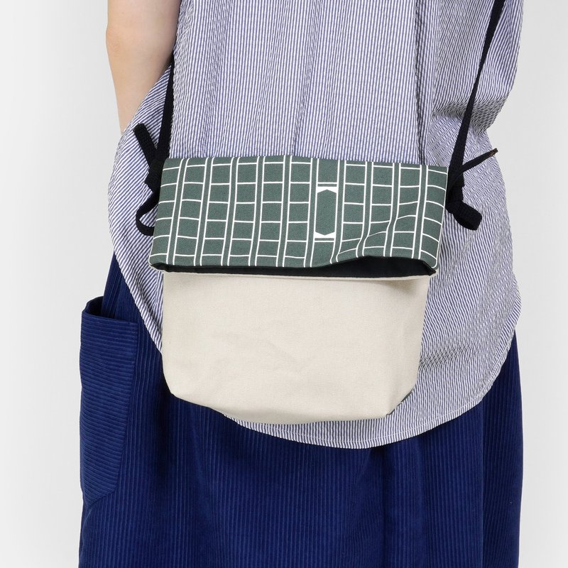 稿纸手工绢印双面对折包/侧背包 - 侧背包/斜挎包 - 棉．麻 绿色