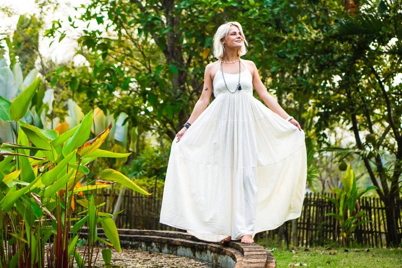 白色连体连衣裙 白色连衣裙 长连衣裙 女装连衣裙 棉质连衣裙 - 洋装/连衣裙 - 其他材质 