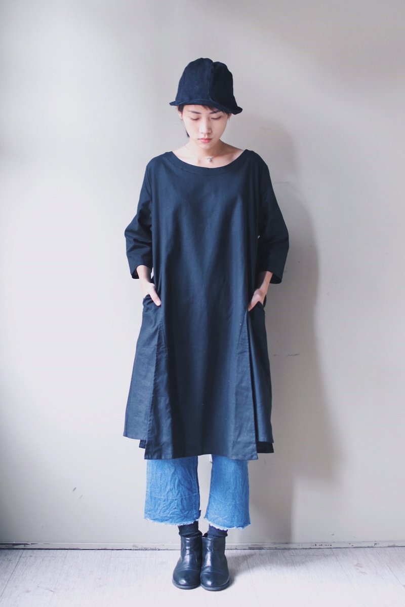 Omake奥黛圆领七分袖连身洋装 / 黑 - 洋装/连衣裙 - 棉．麻 黑色