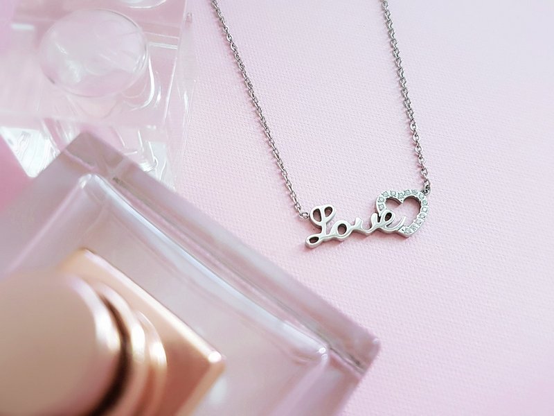 LOVE晶钻。白钢墬链  不怕水不变色 - 项链 - 不锈钢 银色