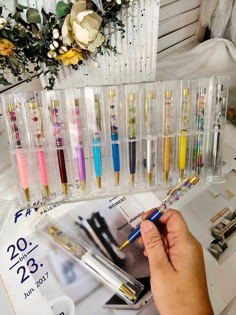 【荞翎工作室】晶漾干燥花笔 浮游花笔 生日礼物 毕业礼物 - 其他书写用品 - 塑料 多色