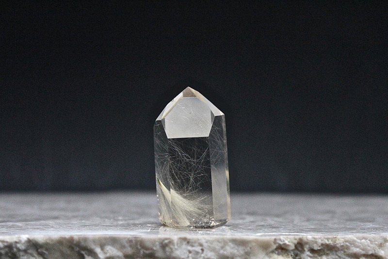 石栽 SHIZAI-金发晶柱-含底座 - 摆饰 - 水晶 金色