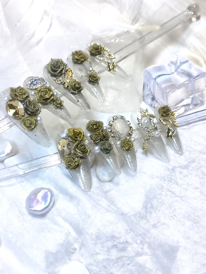 【Z】冷雾花语 - 墨绿玫瑰穿戴甲 M 码 3.2 长尖 - 指甲油/指甲贴 - 塑料 卡其色