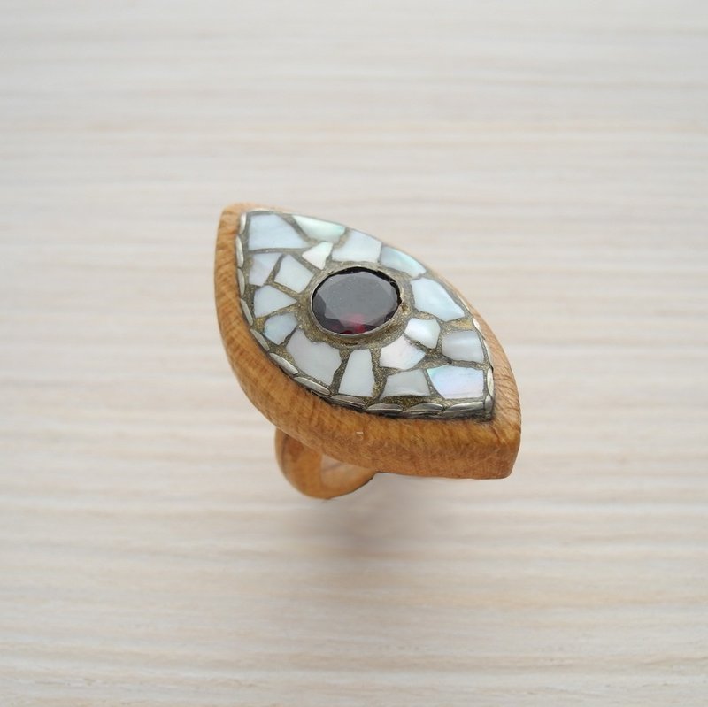 Wood ring with garnet - 戒指 - 木头 多色