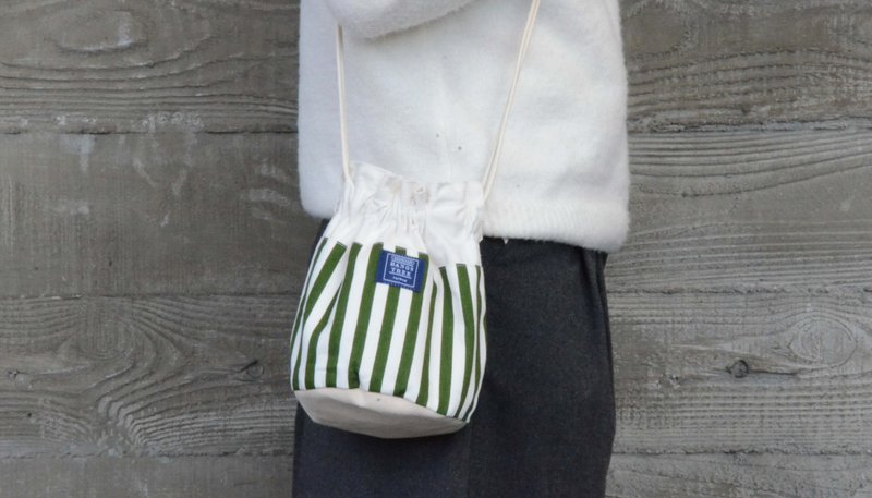 ::浏海树:: 侧背水桶包＿墨绿条纹 (现货供应中) - 侧背包/斜挎包 - 其他材质 绿色