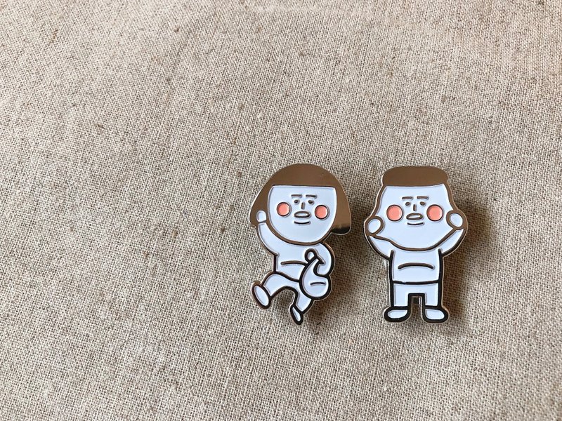 爱乱买的珍妮与无奈的1G / 金属徽章 - 胸针 - 珐琅 