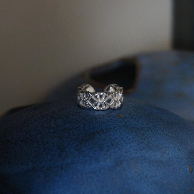 蕾丝编织 耳骨夹 925银 - 耳环/耳夹 - 纯银 