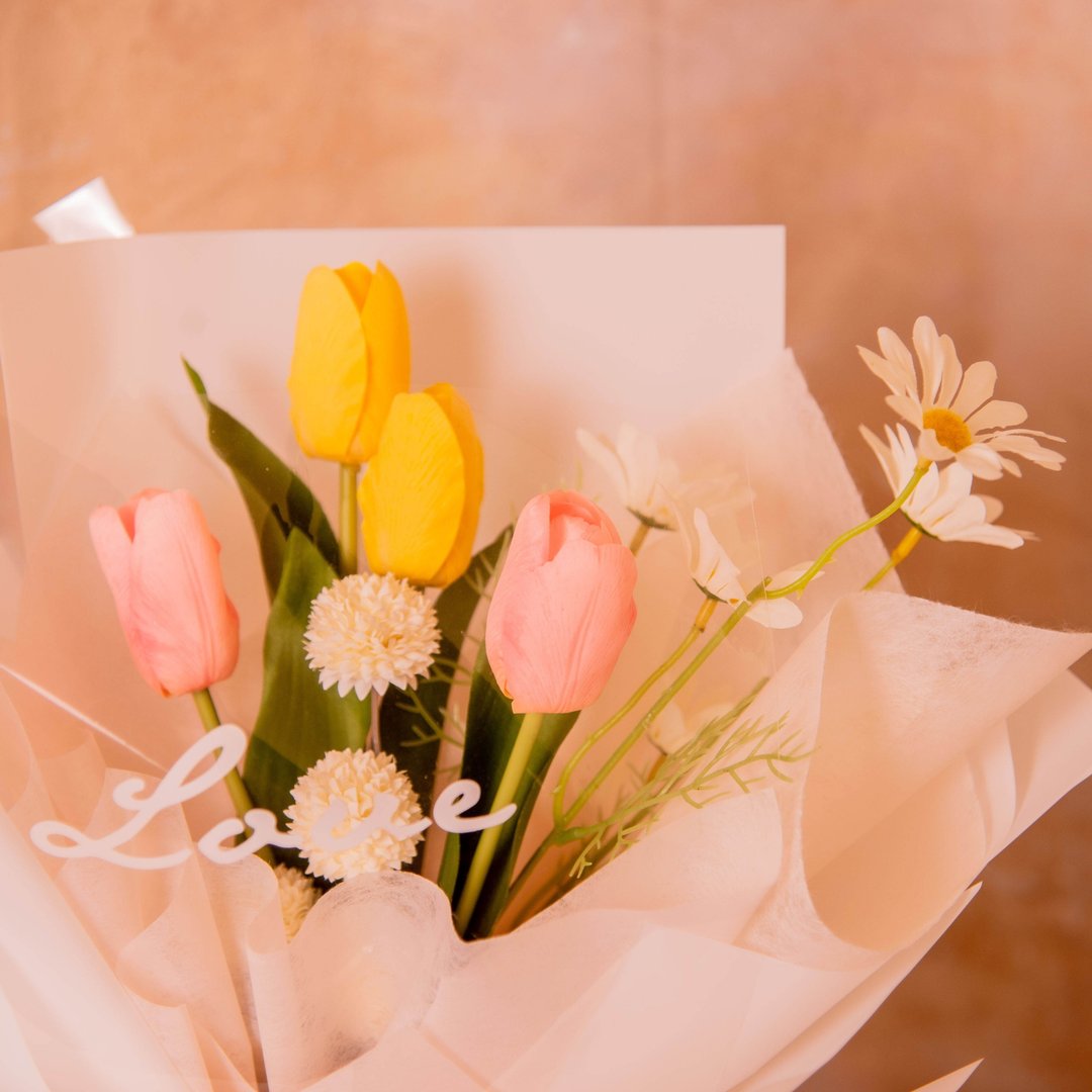 【真诚】郁金香花束 小雏菊 中型 仿真花  / 求婚 告白 生日 女生 - 干燥花/捧花 - 植物．花 白色