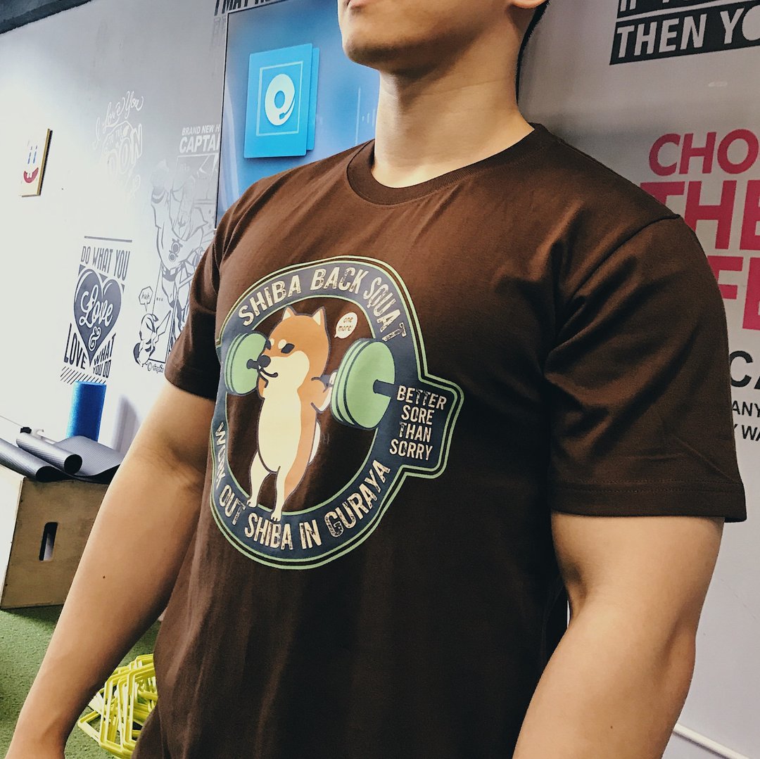 0倉屋新品 舉鐵阿柴系列 鐵館/健身房/GYM 深蹲柴犬 T恤 - 中性连帽卫衣/T 恤 - 棉 黑色