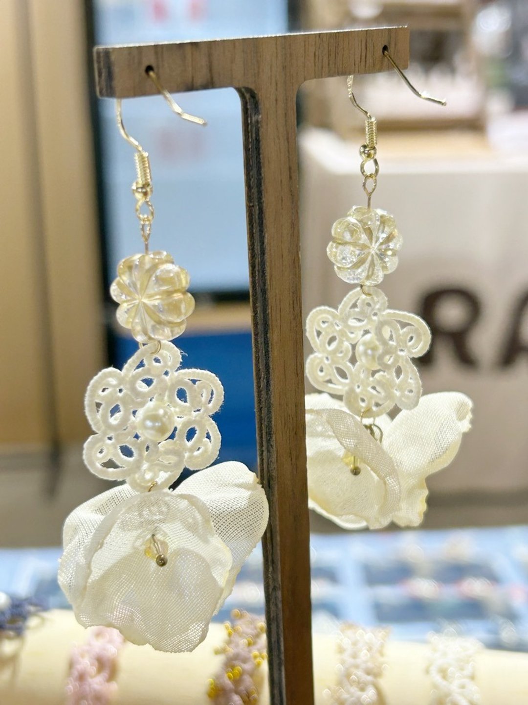 手工梭织耳环 - 耳环/耳夹 - 棉 白色