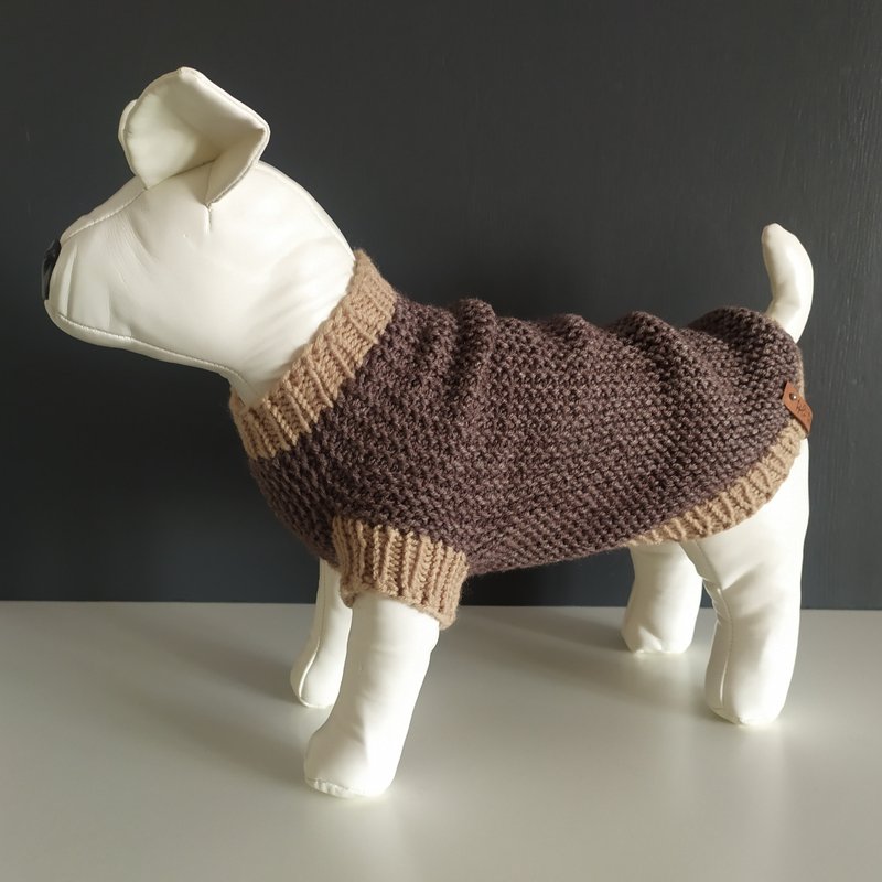 Handmade brown knitted dog sweater - 衣/帽 - 其他材质 咖啡色