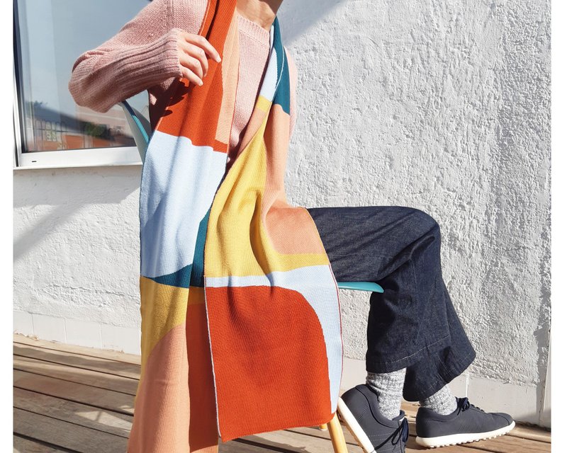 Play scarf in rose and green. Scarf for her made of pure merino wool. - 丝巾 - 羊毛 多色