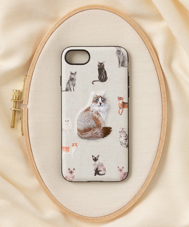 立體刺繡手機殼 iPhone SE/7/8 PBAT PU合成皮革 猫咪x米白 - 手机壳/手机套 - 聚酯纤维 多色