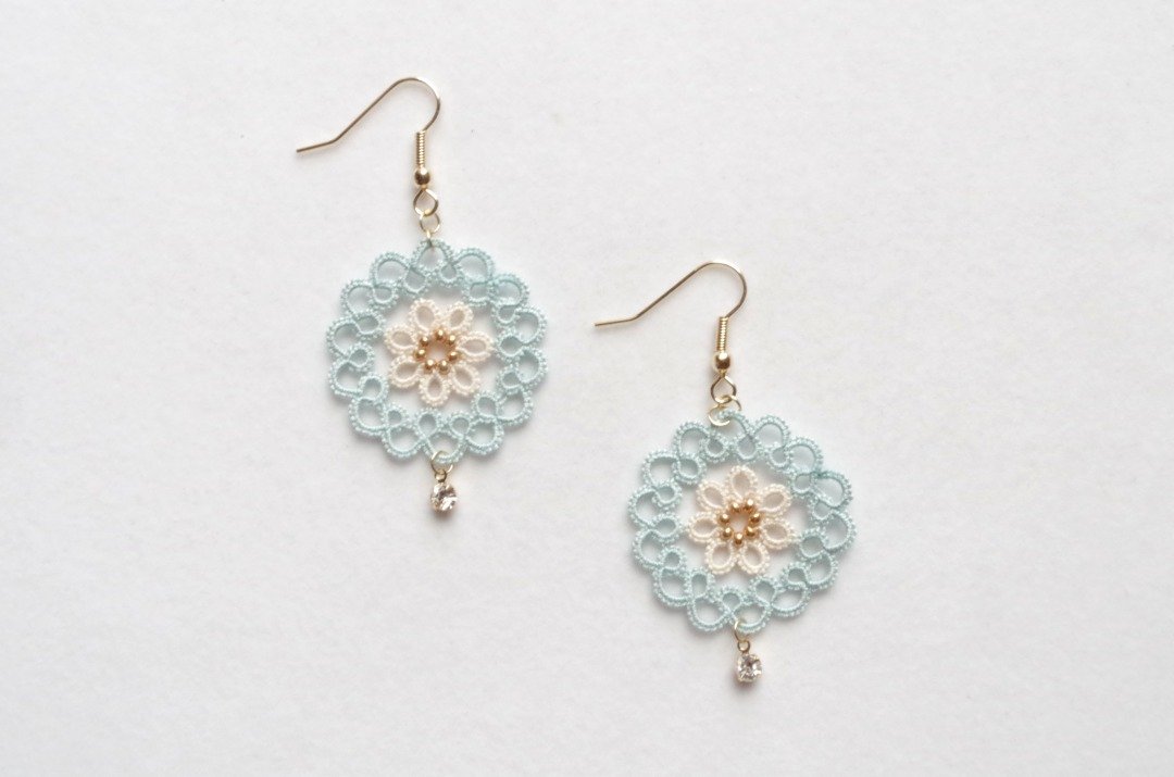 Tatting lace and Swarovski earrings, forget-me-nots - 耳环/耳夹 - 棉 蓝色