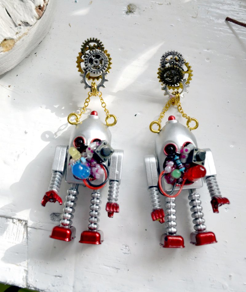TIMBEE LO 手工制 爆炸机械人耳环 齿轮耳钉 怀旧机器人 单只发售 - 耳环/耳夹 - 塑料 银色