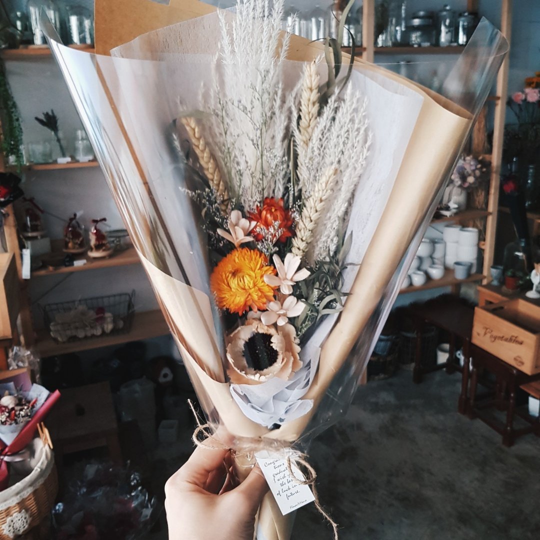 Graduate干燥花|毕业花束|长型花束│欢迎自取│配送限大台北地区 - 干燥花/捧花 - 植物．花 卡其色