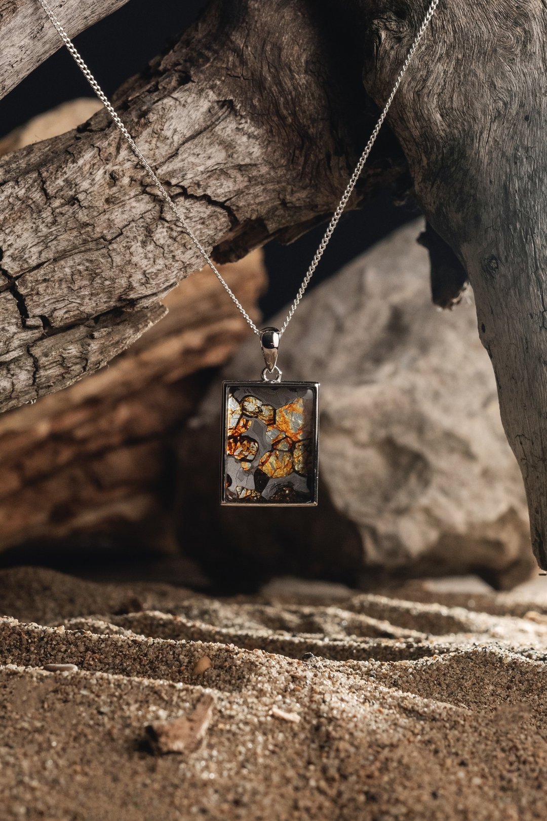 用肯尼亚的 Sericho Pallasite 制成的陨石吊坠 - 项链 - 其他金属 