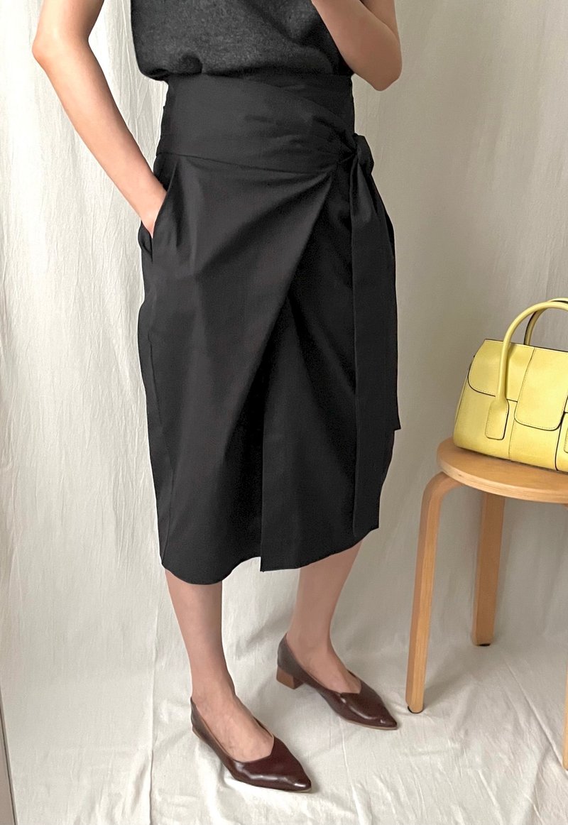 【 出清优惠 】PEINTRE WRAP SKIRT 裹式亚麻绑带中长裙 碳灰黑 - 裙子 - 棉．麻 黑色