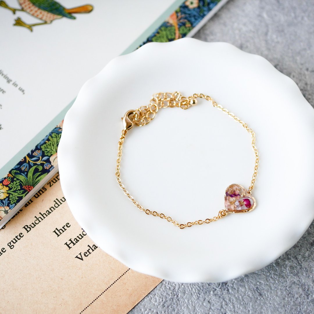 heart pressed flower bracelet/gold color - 手链/手环 - 树脂 金色