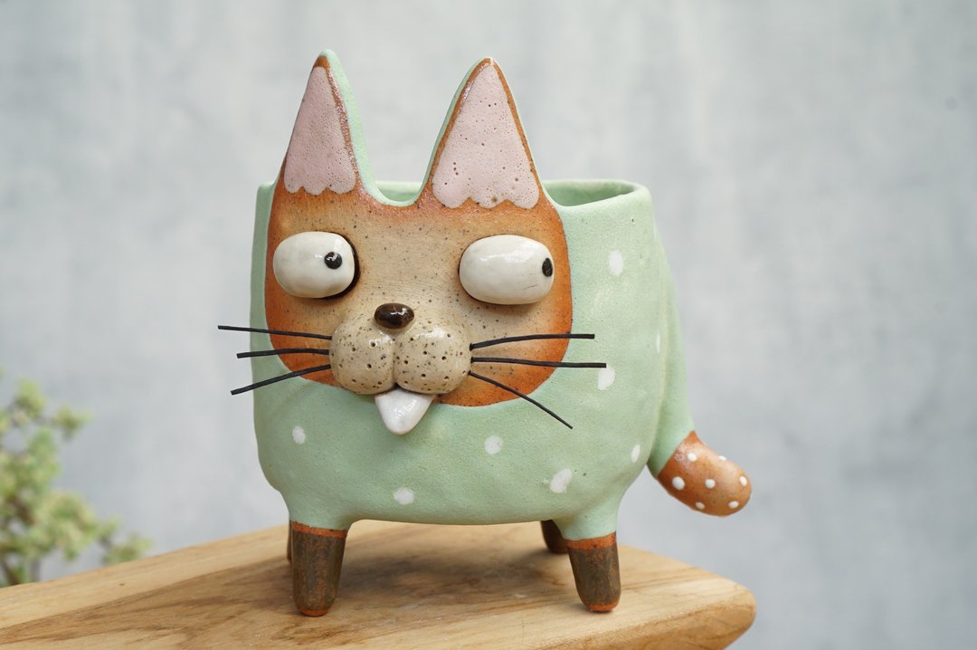 Cat plant pot , handmade ceramic. - 花瓶/陶器 - 陶 绿色