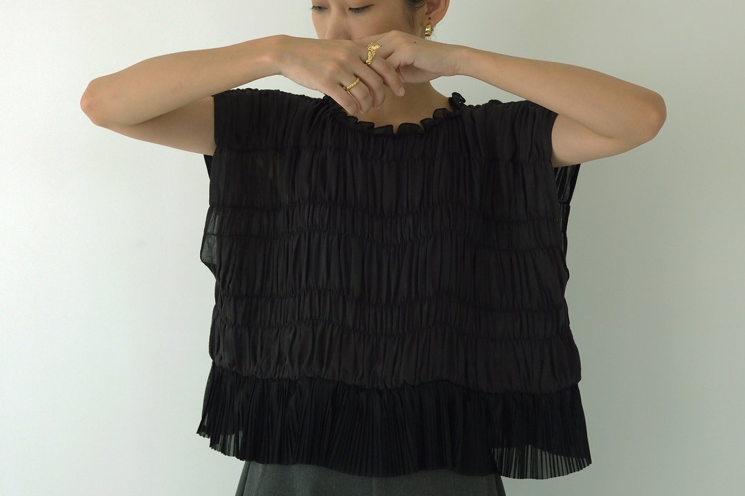 川 衣 WEAR BEING  短版抽皱拼百折接上衣  黑 - 女装上衣 - 棉 黑色