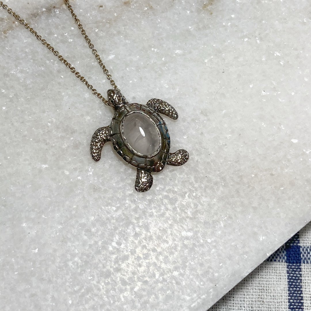 大海小世界。海龟悠游纯银项链。白水晶。925纯银。sterling silver - 项链 - 纯银 银色