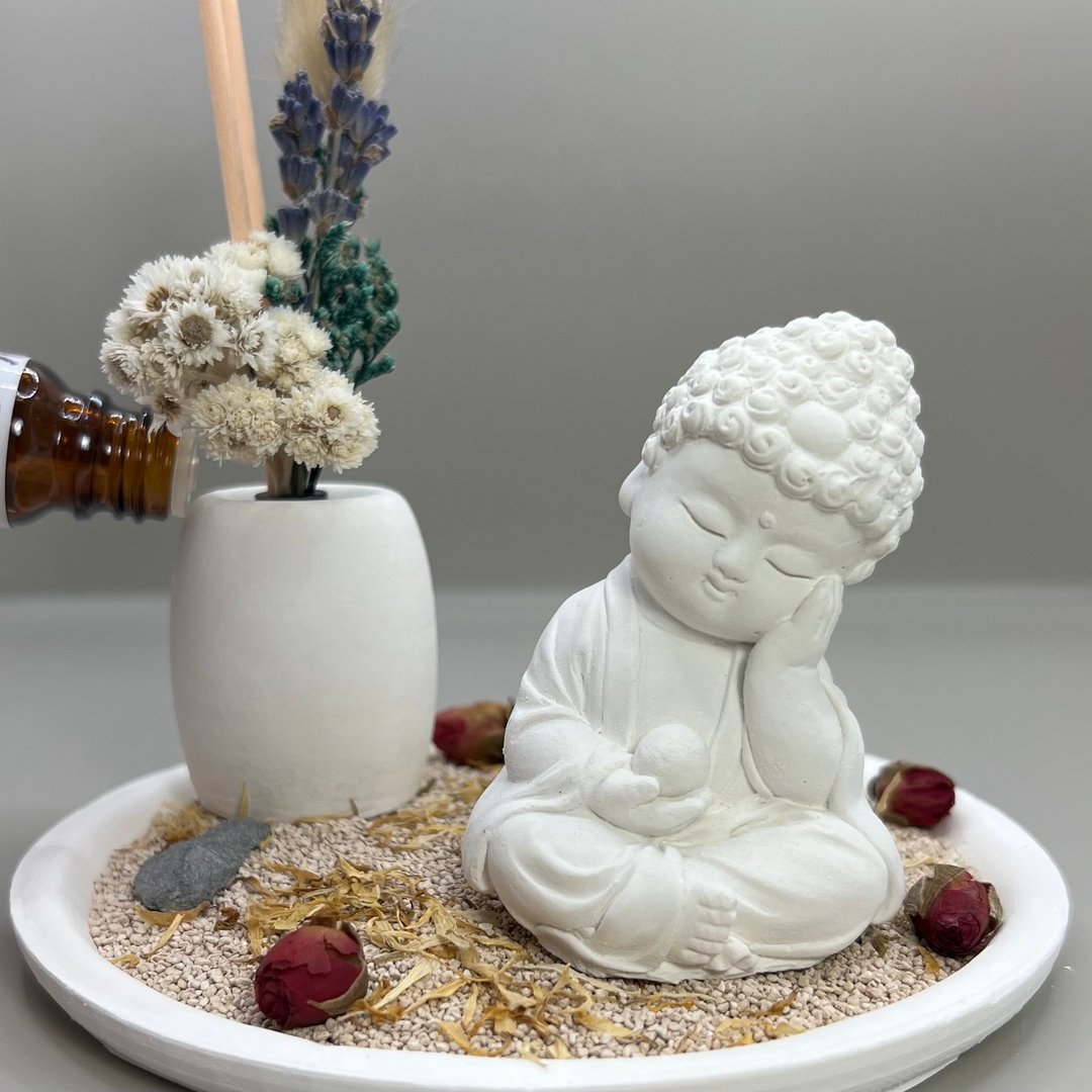 24HR 净念吉祥小佛(静性) 永生花圆盘组合 艺术香氛扩香 精油香氛 - 香薰/精油/线香 - 水泥 白色