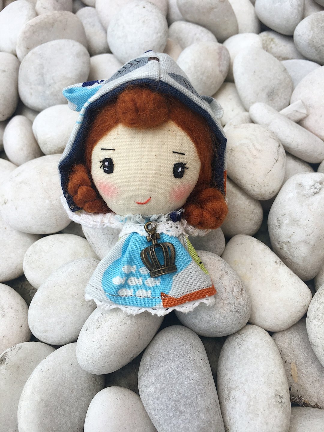 Handmade brooch- hoodie girl  - 玩偶/公仔 - 棉．麻 