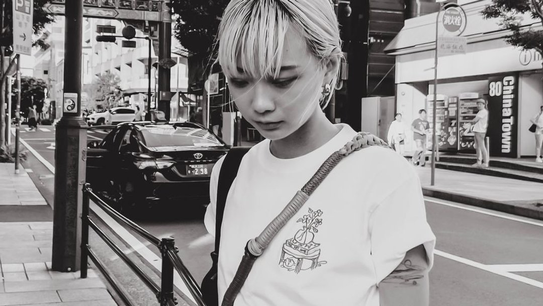 Do nothing lifestyle. 刺绣Tee // 中性版 - 女装 T 恤 - 棉 白色