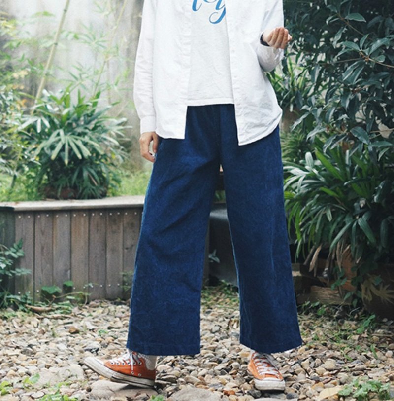 靛藍色 天然植物藍染粗燈芯絨闊腿褲冬季保暖中性風鬆緊休閒寬褲 - 女装长裤 - 棉．麻 蓝色