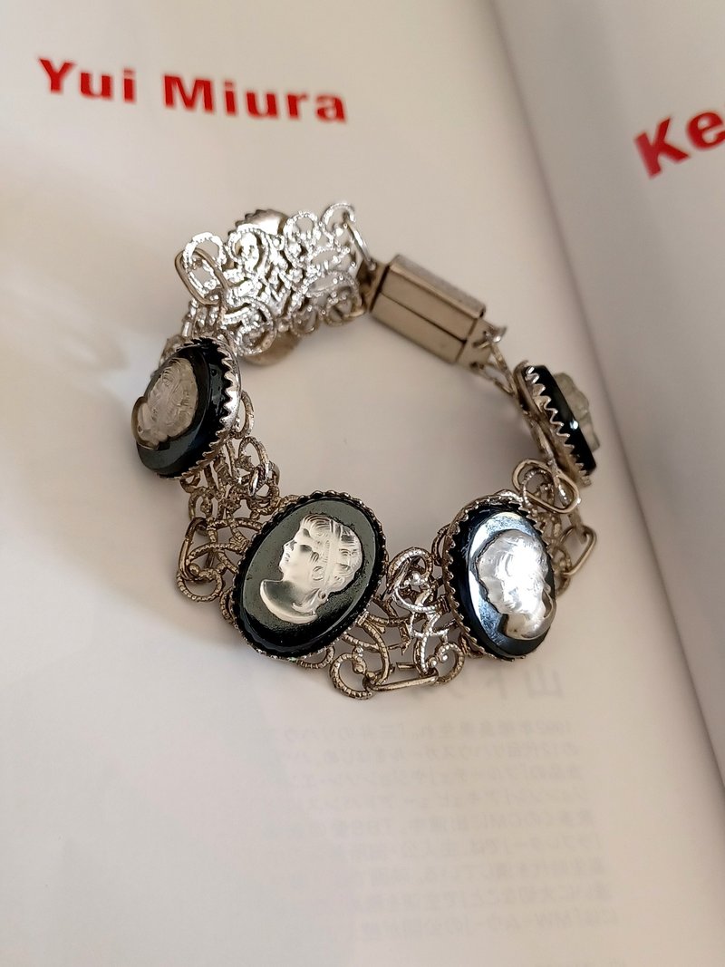 vintage jewelry  古典浮雕仕女金属花丝手链 - 手链/手环 - 其他金属 