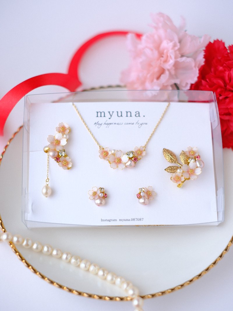 淡水珍珠与樱花礼盒组 - 耳环/耳夹 - 树脂 粉红色