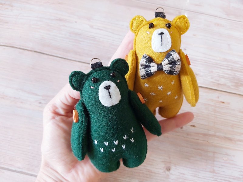 Q熊伸缩证件夹 不织布~熊熊锁圈吊饰 - 名片夹/名片盒 - 聚酯纤维 多色