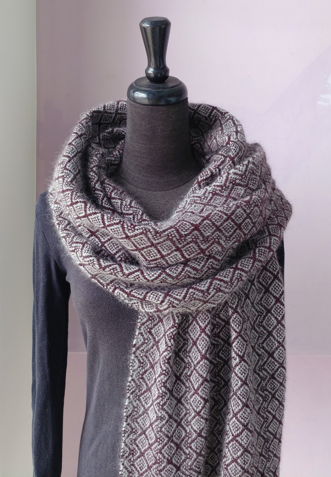 Handwoven by Carina | 手织貂绒披肩 - 围巾/披肩 - 其他材质 多色