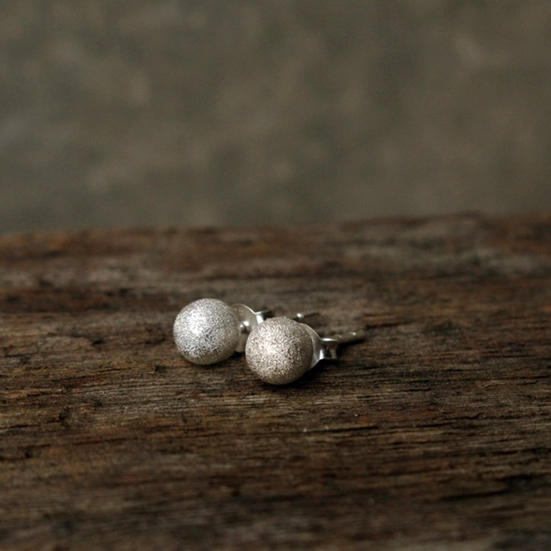 Eyes on Me - diameter 6 mm. - Silver Earrings / Silver Stud - 耳环/耳夹 - 其他金属 