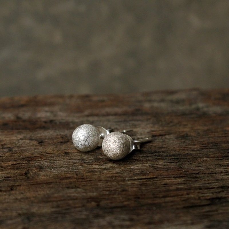 Eyes on Me - diameter 6 mm. - Silver Earrings / Silver Stud - 耳环/耳夹 - 其他金属 