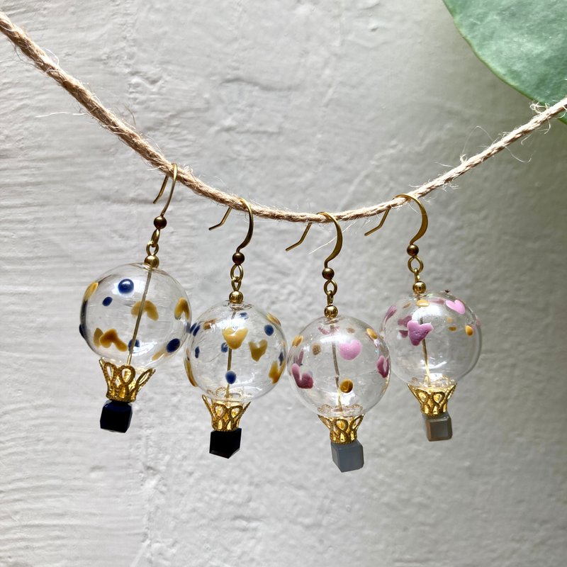 老林杂货 | 大颗彩绘热气球耳环-爱心 (针式 / 夹式) - 耳环/耳夹 - 铜/黄铜 金色