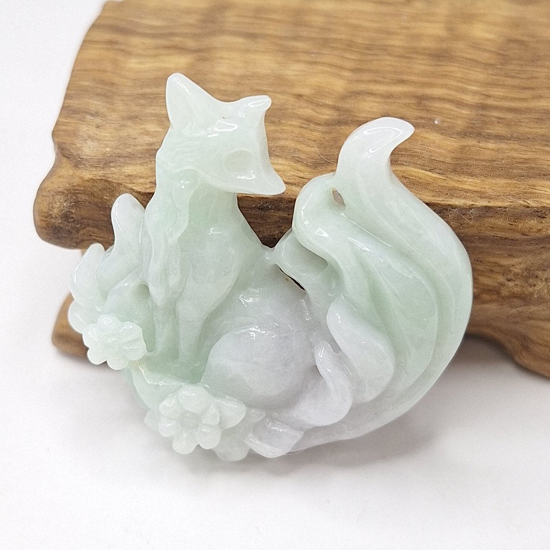 冰润春彩手工精雕九尾狐吊坠 |天然缅甸玉A货翡翠 - 项链 - 玉石 