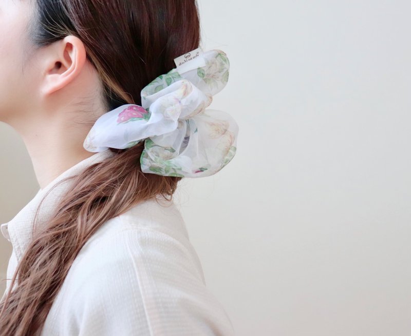 Botanical art scrunchie white  Asahi art style original textile  Big scrunchie - 发饰 - 橡胶 白色