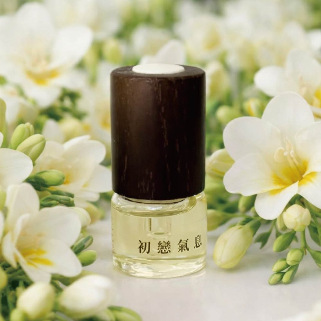 初恋气息空间香氛油 5ml | 小苍兰香氛 | 随身香氛体验瓶 居家扩香 - 香薰/精油/线香 - 玻璃 卡其色