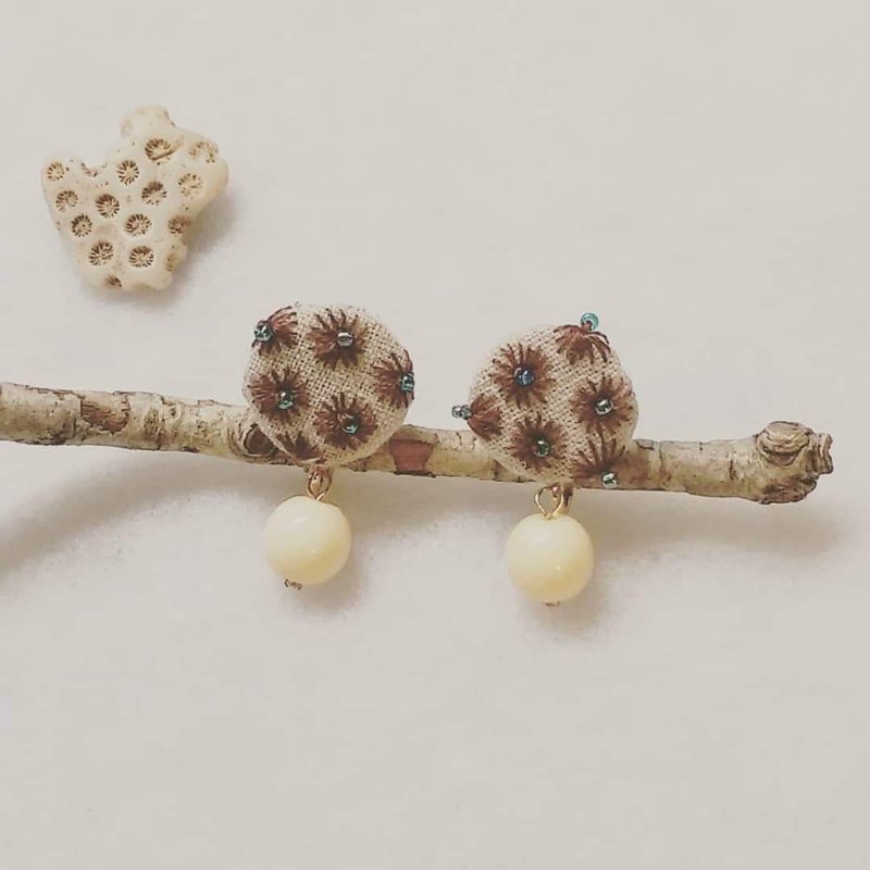 珊瑚手刺绣 - 耳环/耳夹 - 绣线 多色