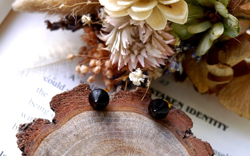 G11Light you up 简约锥形耳环 - 耳环/耳夹 - 其他材质 黑色