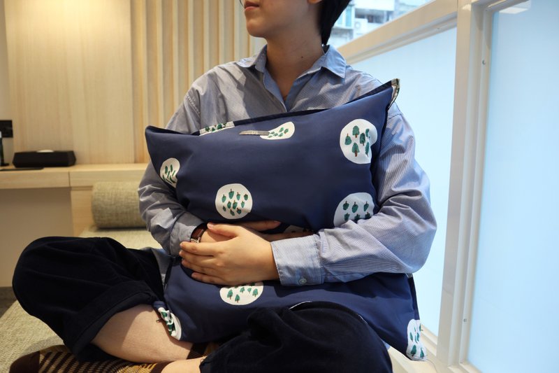 into the woods +联名印花+ 圣诞小树拉链抱枕套-蓝 两色一组1400 - 枕头/抱枕 - 棉．麻 蓝色