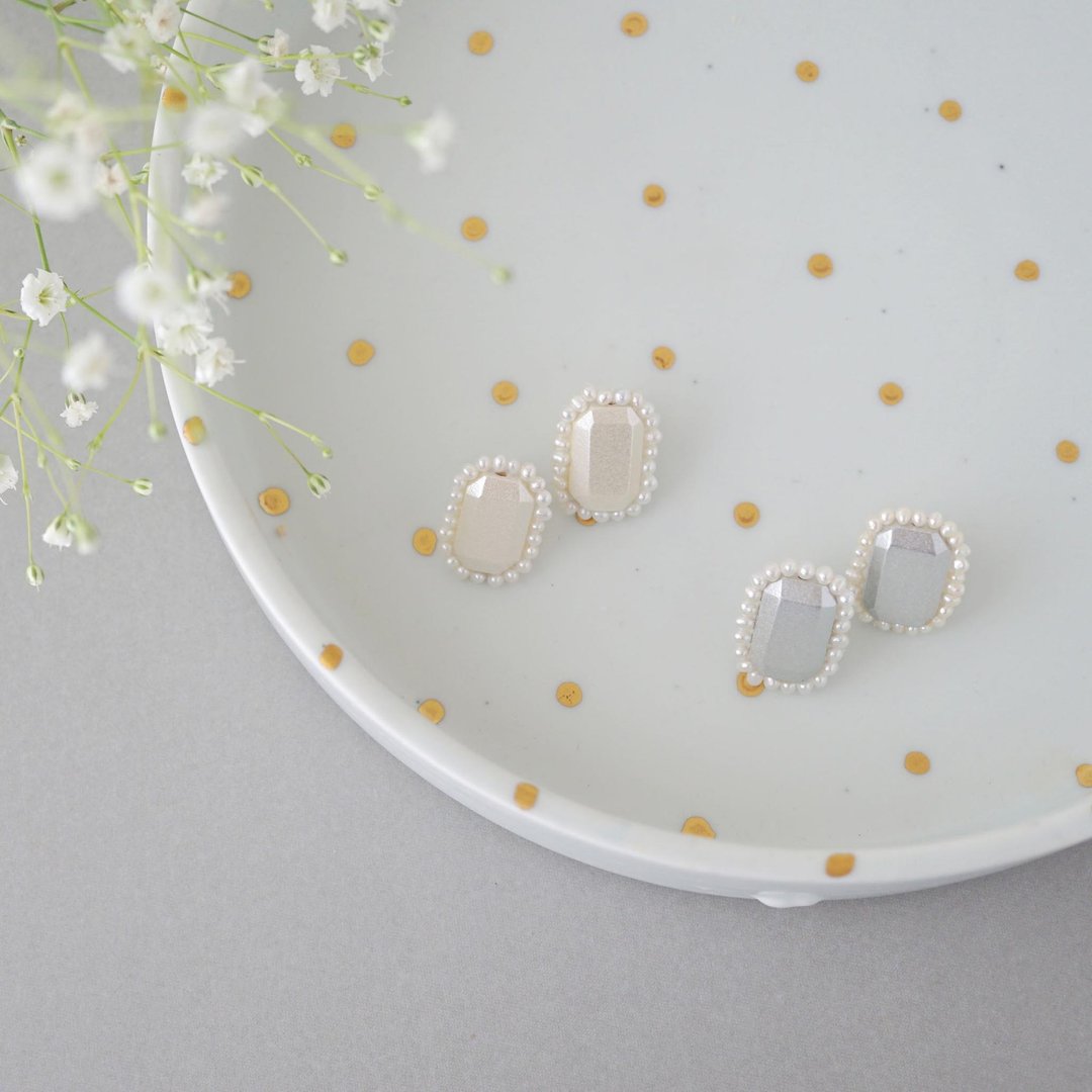 [14 KGF] Wood bijou pearl earrings [gray] - 耳环/耳夹 - 宝石 