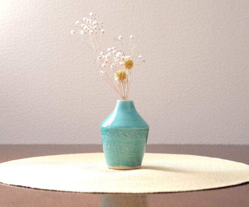 vase with Turkish blue glaze - 花瓶/陶器 - 陶 蓝色