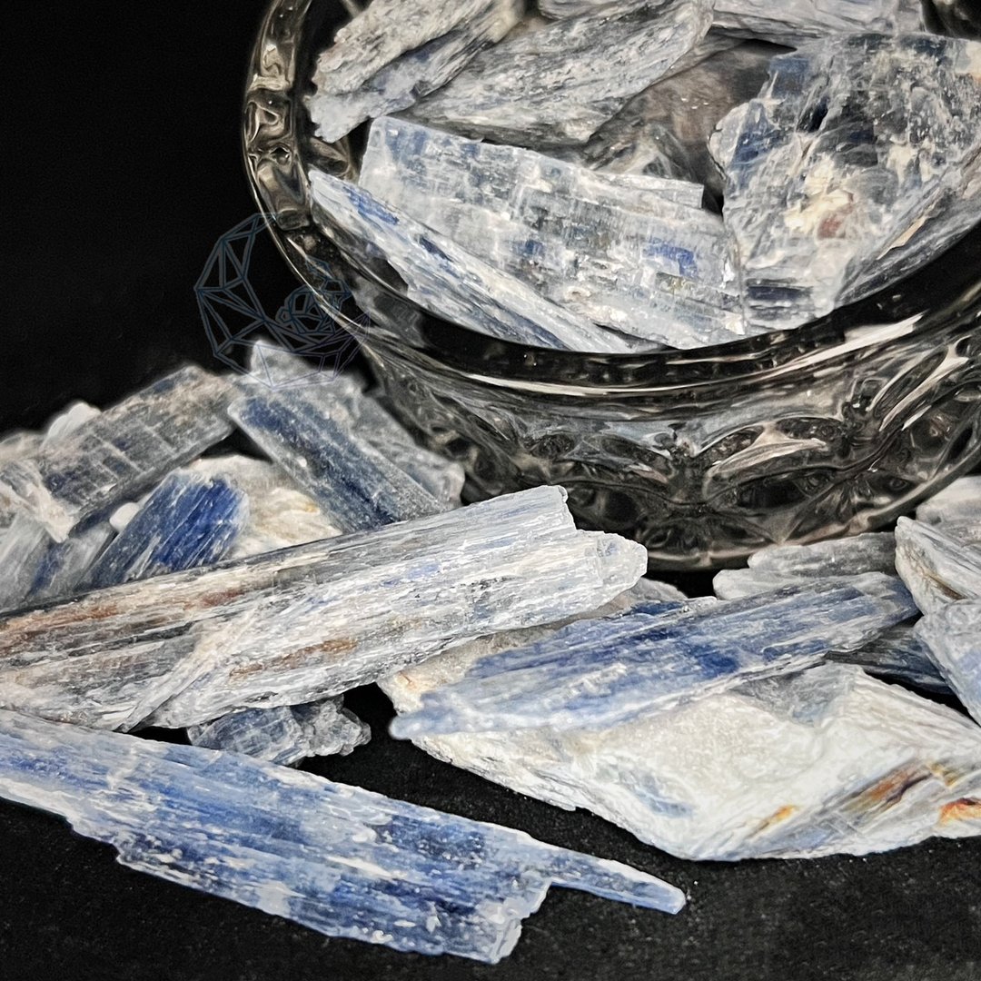 蓝晶石 矿石片 原矿 100g 中 长约3-6cm 片片状 正能量 - 其他 - 水晶 蓝色