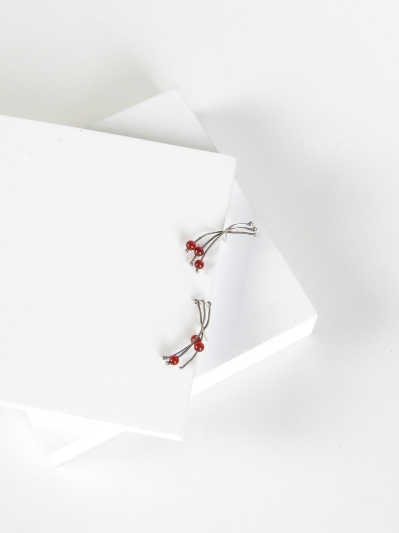 Vintage Scandinavian Abstract Red Agate Beads Silver Earrings - 耳环/耳夹 - 纯银 银色