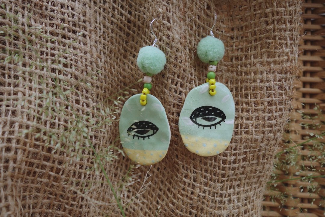 Handmade ceramic green earring paint eye :) - 耳环/耳夹 - 陶 绿色
