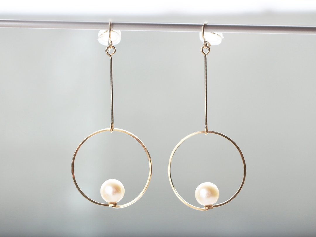 14kgf-floating pearl clip-on earrings can change to pierced earrings - 耳环/耳夹 - 其他金属 金色